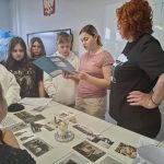 Uczniowie klas szóstych realizujący projekt