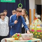 Uczniowie klas 6 na apelu