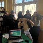 Uczniowie reallizujący projekt