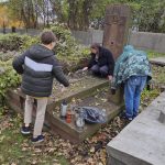 Sprzątanie grobów