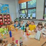 Uczniowie realizujący projekt